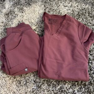 Mauve small fig scrubs